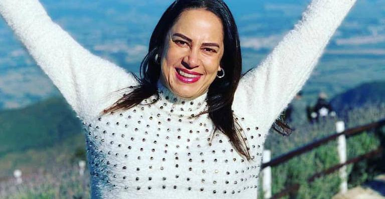 Silvia Abravanel posa com filha portadora de síndrome e abre o jogo: ”Aprendizado constante”