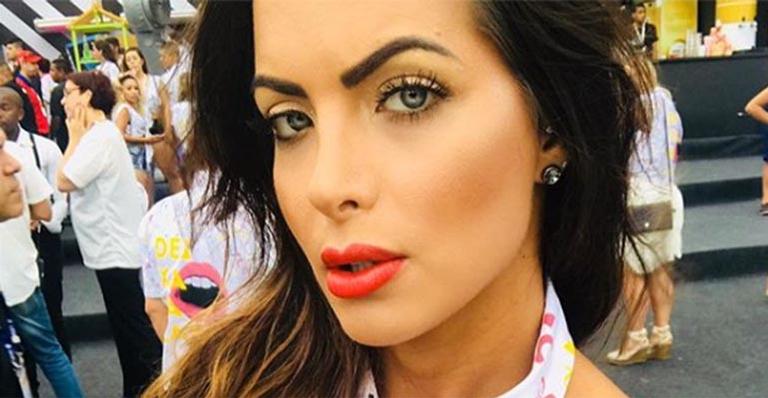 Carla Prata choca os fãs ao surgir com o filho e semelhança rouba a cena