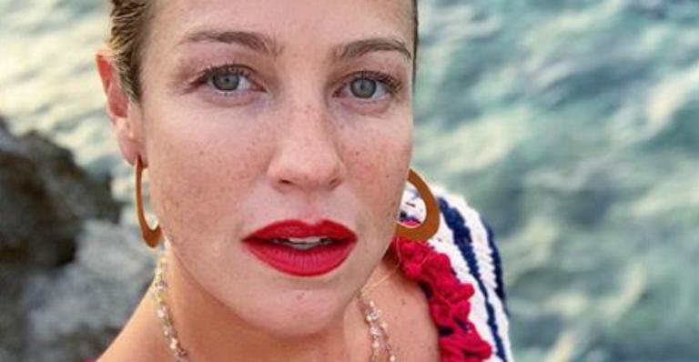 Após desabafos, Luana Piovani abre o jogo sobre vida de solteira: ”Com o rodo na mão”