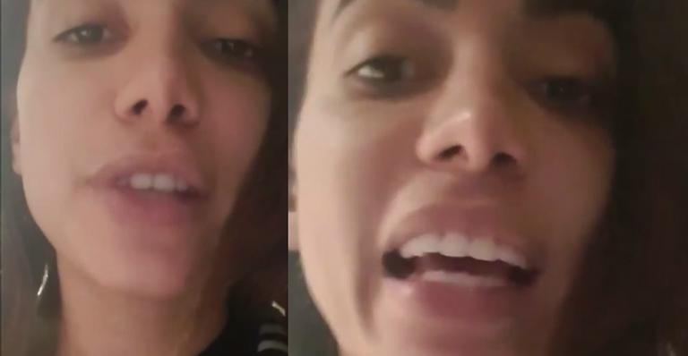 Anitta se revolta com malas perdidas e dá carteirada: ”Dá um Google no meu nome”