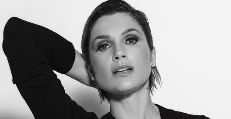 Flávia Alessandra sensualiza com calcinha grifada de R$600: ”Sextou”