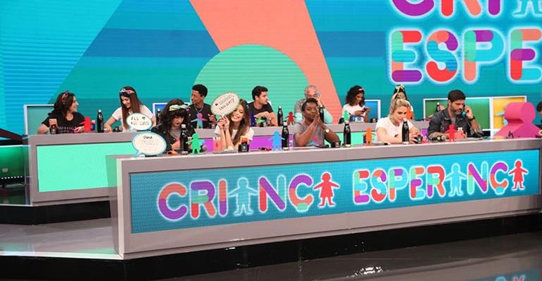 Famosos se reúnem no mesão do Criança Esperança na Globo
