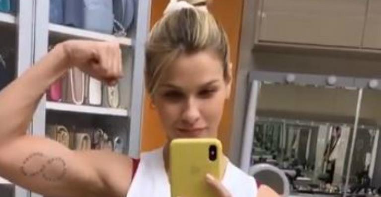 Mamãe fitness! Andressa Suita mostra braço super musculoso e deixa seguidores boquiabertos