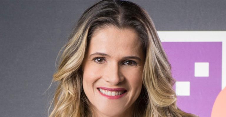 Ingrid Guimarães mostra transformação no visual da irmã e avisa: ”Não é gêmea”