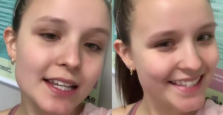 Larissa Manoela fica só de top para tomar vacina contra sarampo: ”Faça sua parte”