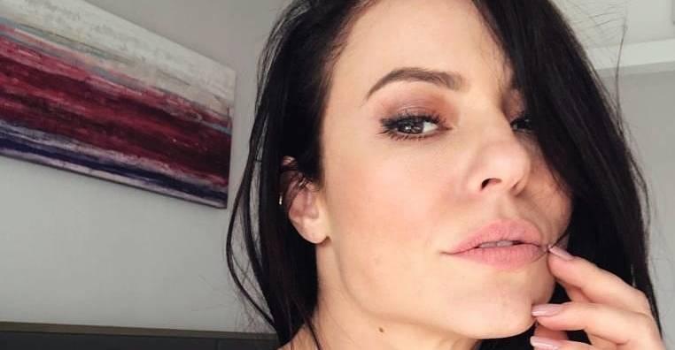 Paolla Oliveira surge bem sexy e rebola muito de salto alto: ”Chega pra lá na preguiça”