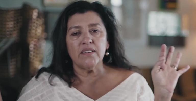 Regina Casé comove fãs com relato da surdez da filha: ”Foi uma loucura”