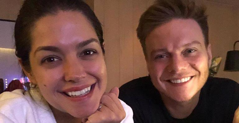 Thais Fersoza se derrete de amores com os talentos do marido: “Pensa na alegria”