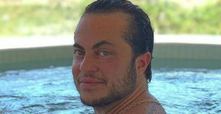 Thammy Miranda revela intimidades após compartilhar clique com volume na sunga