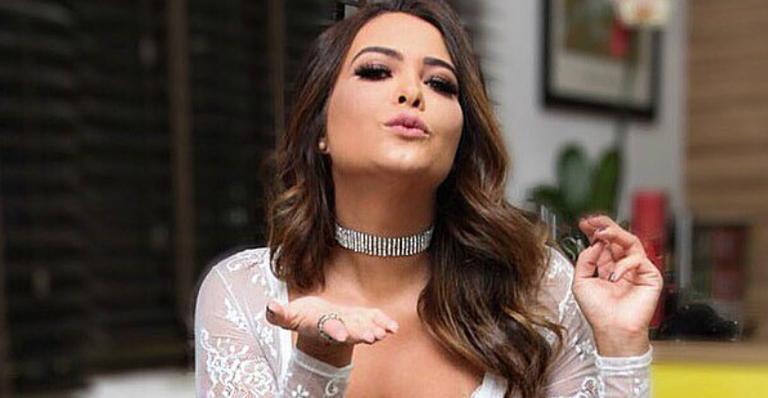 Geisy Arruda seduz seguidores com decote generoso e recebe elogios: ”Deslumbrante”