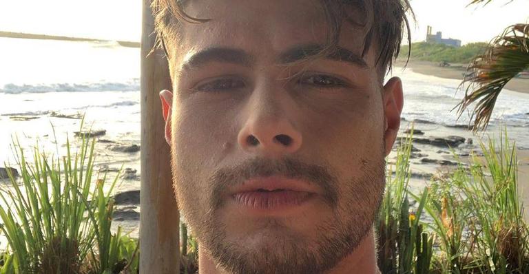 Valéria Alencar, mãe de Rafael Vitti, se orgulha do filho que será papai pela primeira vez: “Parabéns”