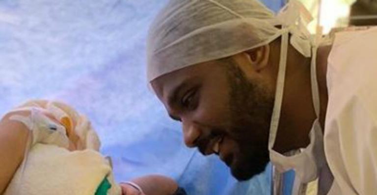 Arlindinho Cruz anuncia a chegada de seu segundo herdeiro e revela nome do bebê