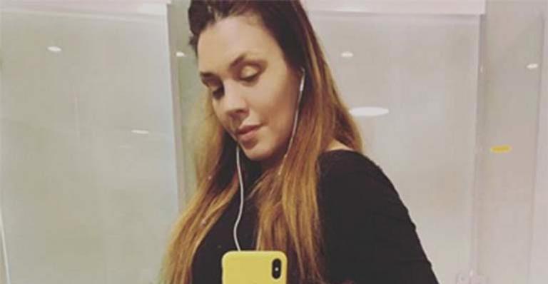 Simony rebate seguidora que a acusou de aumentar o bumbum em foto