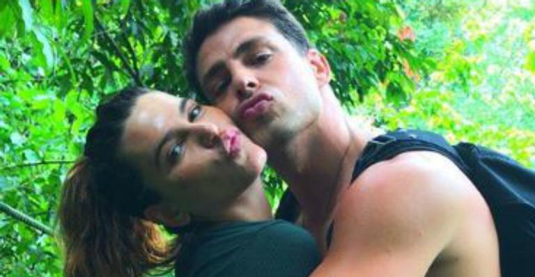 Esposa de Cauã Reymond, Mariana Goldfarb exibe abdômen sequinho e boa forma impressiona