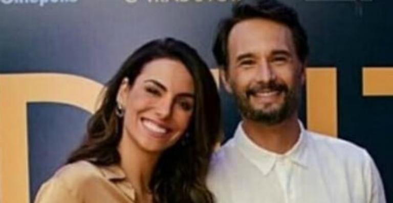 Mel Fronckowiak divide raríssimo registro com o marido, Rodrigo Santoro, e faz homenagem especial