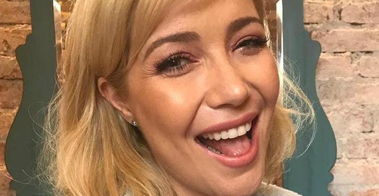De cara limpa, Luiza Possi destrói fofurômetro ao trocar olhares com o filho de 1 mês: ”Cumplicidade”