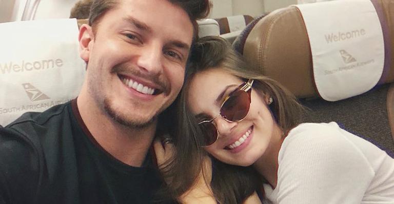Camila Queiroz e Klebber Toledo comemoram um ano de casados com lua de mel tardia: ”Casei com o meu melhor amigo”