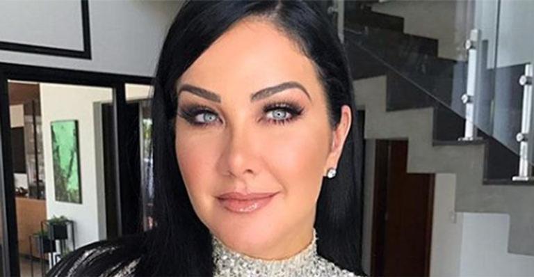 Helen Ganzarolli abusa do decote em look coladinho