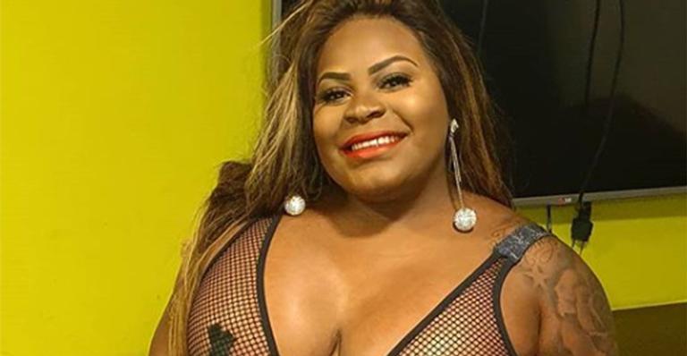 Jojo Todynho surge completamente sem roupas em foto ousada na janela