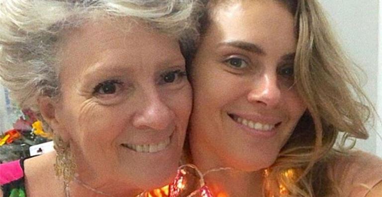 Carolina Dieckmann anuncia a morte de sua mãe e faz despedida emocionante