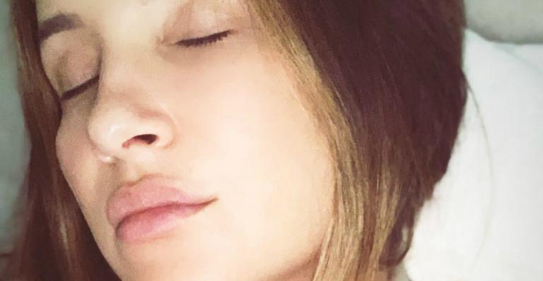 Claudia Leitte surge com a filha recém-nascida e cabeleira da bebê impressiona