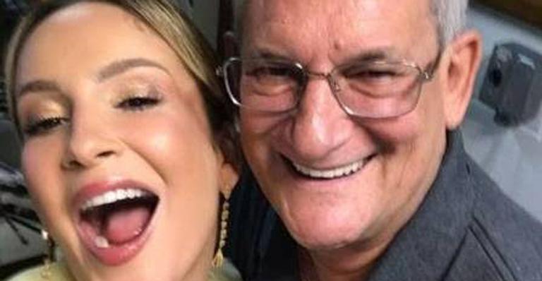 Pai de Claudia Leitte publica foto em que exibe o rostinho da neta: ”É a cara da mãe”