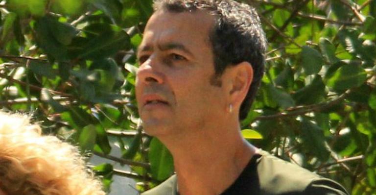 Marcos Palmeira faz rara aparição com a mulher durante sessão de exercícios