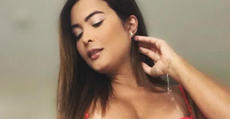 Geisy Arruda posa de lingerie transparente e quase revela parte íntima: ”Eu dei zoom”