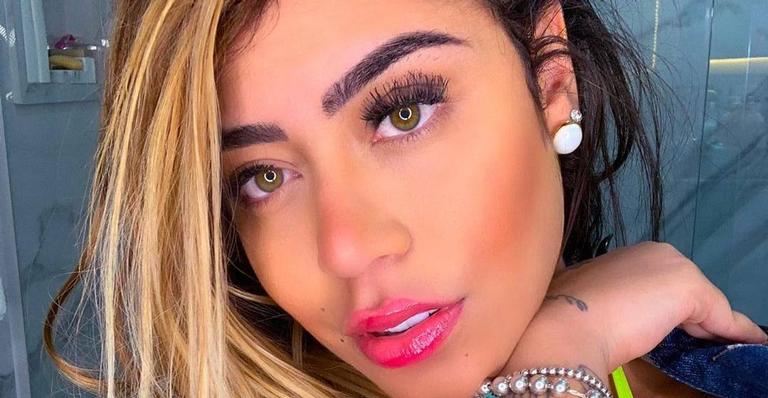 Irmã de Neymar, Rafaella Santos posa de biquíni e ostenta a boa forma