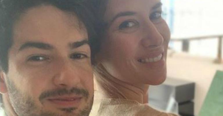 Rebeca Abravanel divide raro clique da cerimônia para celebrar dois meses de casamento com Alexandre Pato