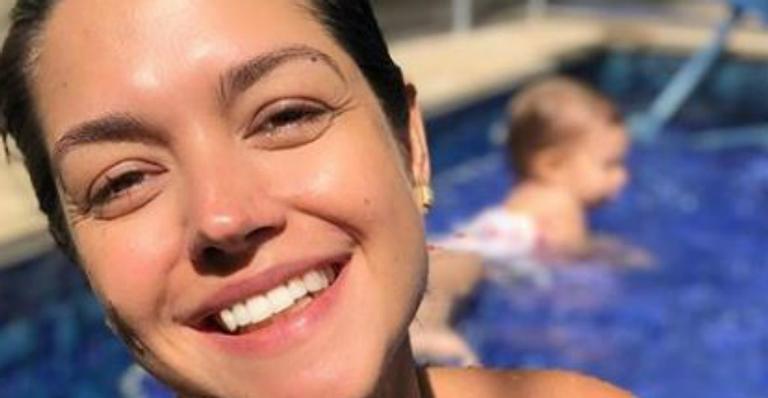 Thais Fersoza aproveita folga e curte dia de piscina com os filhos: ”Meus peixinhos”