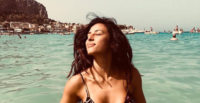 Yanna Lavigne surge linda de biquíni em dia de praia: “A caminho”