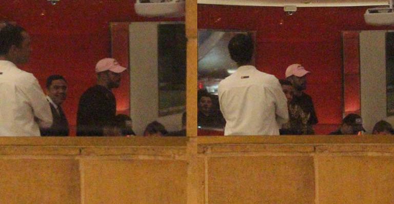 Após separação de Anitta, Pedro Scooby curte noite de sexta com os amigos no Rio