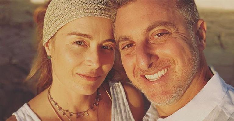 Luciano Huck flagra Angélica com biquíni nude e se derrete: ‘Minha gata’