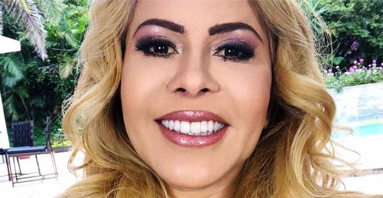 Joelma sofre queda no palco durante show e preocupa os fãs