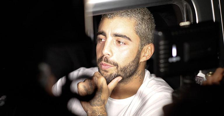 Após separação de Anitta, Pedro Scooby vai sozinho ao casamento de Mumuzinho