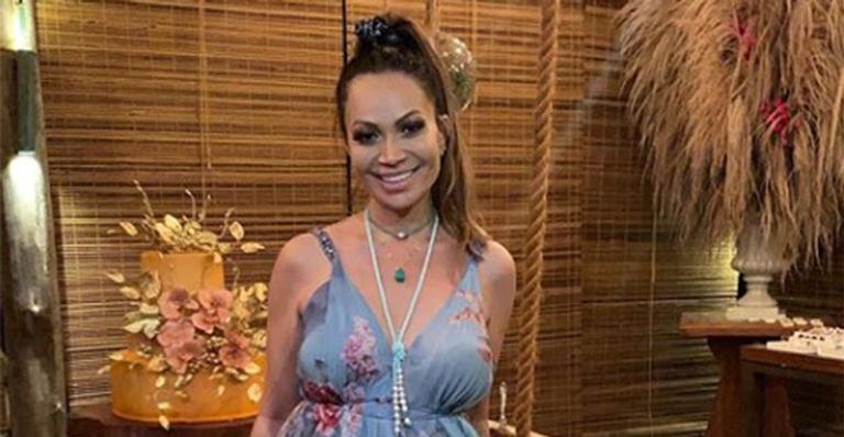 Solange Almeida vai parar no hospital com crise alérgica e cancela shows