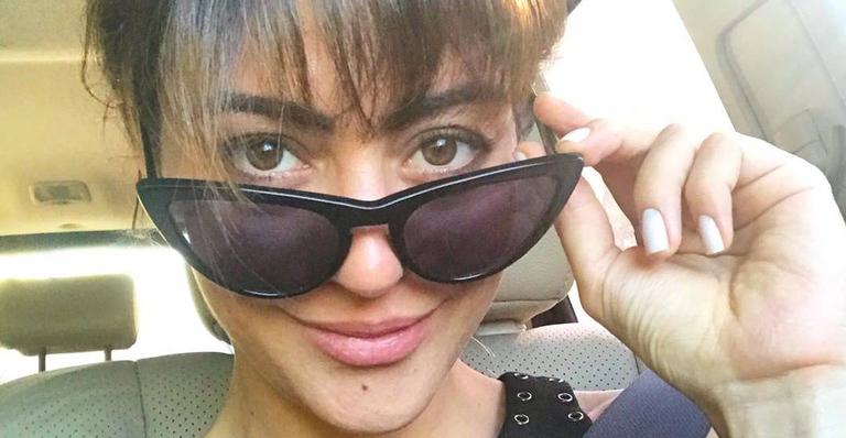 Carol Castro posa linda em clique sensual e famosos elogiam: “Que linda”