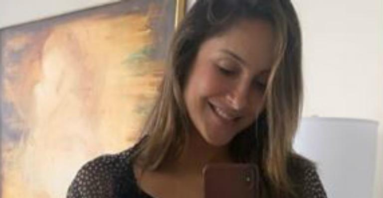 Claudia Leitte divide selfie com os filhos e amamentando a recém-nascida: ”Amores”