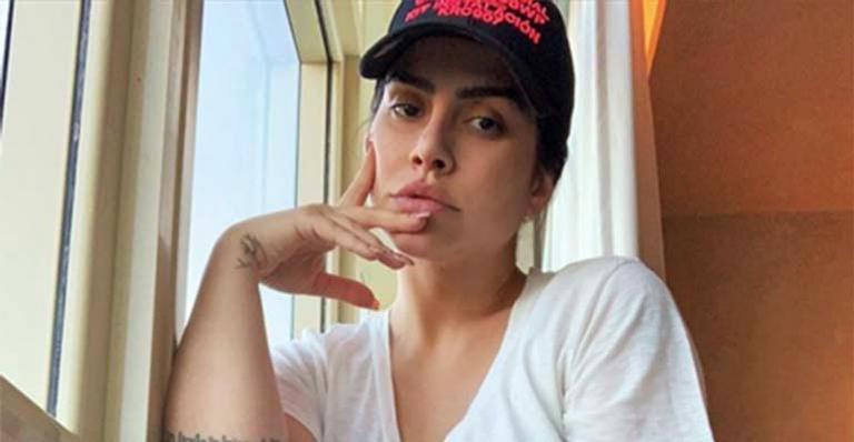 Cleo faz novas tatuagens e mostra o resultado na web