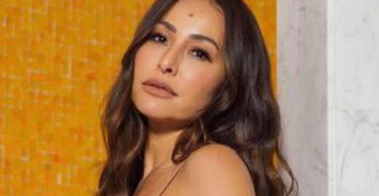 Sabrina Sato eleva a temperatura na web ao exibir bumbum em ensaio de lingerie