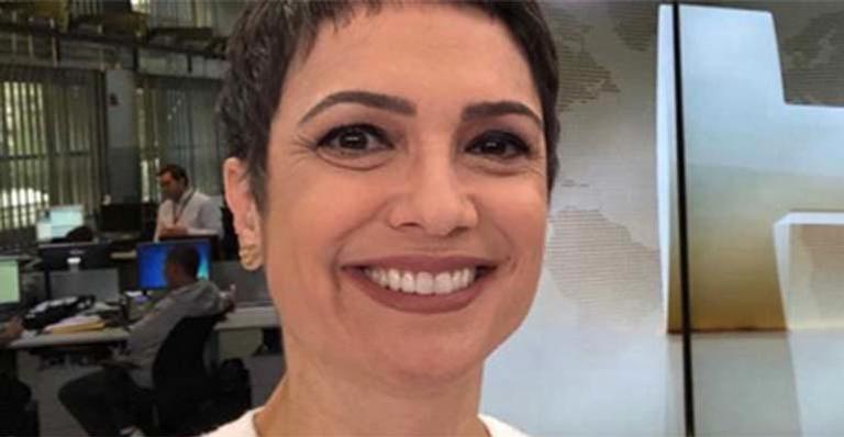 Sandra Annenberg dá beijão no marido em festa do Jornal Nacional