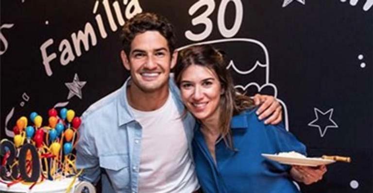 Alexandre Pato ganha festa de aniversário surpresa feita por Rebeca Abravanel