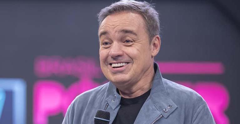 Gugu Liberato faz rara aparição com a esposa e os três filhos