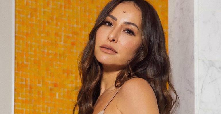 Sabrina Sato ostenta pernas super definidas de vestidinho ao posar com Zoe