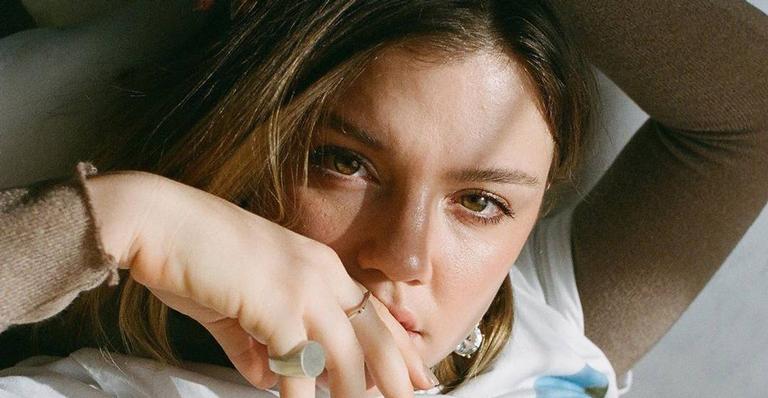 Alice Wegmann impressiona seguidores ao levantar peso enorme