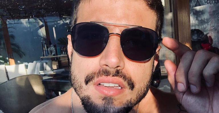 Caio Castro e Duda Nagle exibem barriga trincada e tiram o fôlego da web
