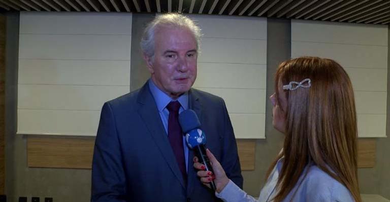 Ex-apresentador do Jornal Nacional é esquecido pela Globo e lamenta: ‘Omissão de 32 anos’