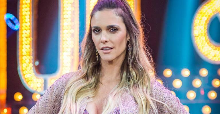 Fernanda Lima surge com barrigão gigante em foto rara da gestação