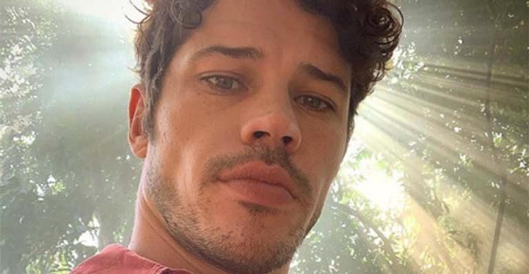 José Loreto se pronuncia sobre polêmica de foto com fã: ‘Incabível’